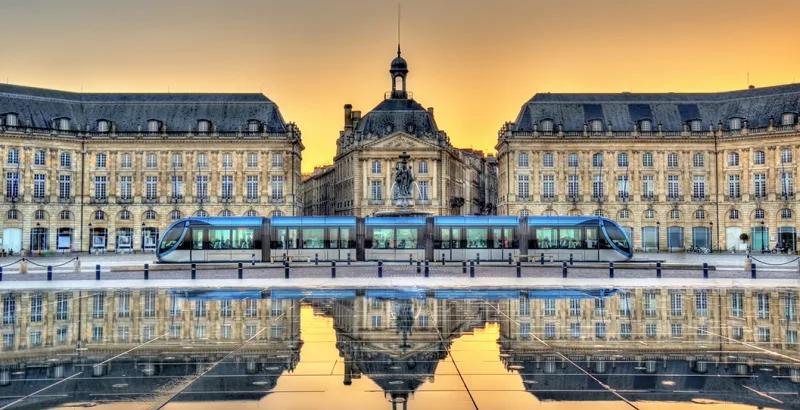CRUCEROS FLUVIALES BURDEOS BOURG FRANCIA BOURG SUR GIRONDE FRANCE BORDEAUX CRUISES CRUCEROS BURDEOS CRUCEROS GARONA CRUCEROS GIRONDA